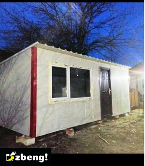 Vand casuta din lemn cu dimensiunea 10x5m.